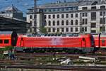 E-Lok Skoda 102 001-5 zieht ihren Zug in den Hbf. von Mnchen. 01.05.2025