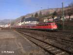 110 404-1 schiebt ein RB Koblenz in den Bahnhof Lorch an dem Rhein. 12.02.08