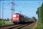 111 015 mit dem RE4 Wupper-Express (10424) nach Aachen an der ehem. Anrufschranke in Geilenkirchen 24.6.2009