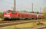 Sie sind im Raum Schwaben nicht mehr so hufig, wie noch vor einem Jahr! Der RE Treuchtlingen-Augsburg, mit Zuglok 111 107-9, aufgenommen am 29.10.09, bei der Durchfahrt durch Gersthofen, Strecke Donauwrth-Augsburg.