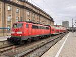 BR 111 062-6 steht bereit mit seinem RE3 am Mnchen Hbf. 14.12.2024