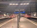 Am Bahnhof Mnchen Hbf Trafen sich am Abend BR 111 011-3 mit (RB16 Mnchen Hbf -> Treuchtlingen) und BR 111 062-6 (Nicht Einsteigen). 21.Dezember 2024