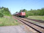 112 121 schiebt den RE1 nach Magdeburg kurz hinter Eisenhttenstadt.14.06.06