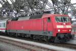 Die 120-104-5 hier im Dresdener Hbf am 11.07.09 