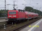Am Gleis 4 hlt jetzt Ausfahrt der RE9 nach Sassnitz. Er kann jetzt mit 40 Km/h aus dem bahnhof fahren und dann mit Hchstgeschwindigkeit. Stralsund Hbf den 06.10.2006
