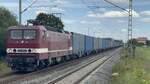 143 145 (243 145-0) DeltaRail mit Containerzug durch Vhrum am 16.08.2024