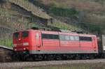 Sttze des Gterverkehrs: 151 059-3 kurz vor der Loreley.