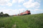 152 130-1 zieht bei Uffenheim ein Containerzug in Richtung Ansbach. 04.06.24