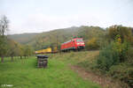 152 062-6 zieht den PICZug DHL Postzug bei Wernfeld in Richtung Süden. 20.10.24