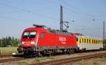 182 020-8, aufgenommen hinter einem Messzug, am 10.09.09, bei der Durchfahrt durch Gersthofen, Strecke Donauwrth-Augsburg. Offenbar gab es Probleme mit der Elektrik! Statt roter Leuchten, waren Zug-Ende-Schilder an der Lok aufgesteckt!