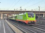 BR 182 516 (242.516) von HectorRail / im Einsatz für Flixtrain als (FLX 1343 Hamburg Hbf -> Köln Hbf) bei der Ausfahrt HH-Harburg. 20.Dezember 2024