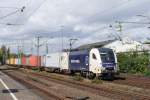 ES 64 U2-035 Khne-Nagel mit einem Containerzug in Dsseldorf Eller am 01.10.2008