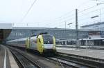ES 64 U2-061 mit einem Ersatz-IC ist gerade in Mnchen Hbf abgefahren, 14.01.2009