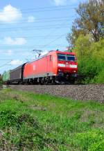  Die 185 150 mit einem Gterzug auf dem Weg von Nrnberg Rbf nach Saalfeld und weiter. Hier aufgenommen zwischen Redwitz und Hochstadt.

