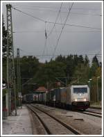 185 666 mit einem Gterzug in Aling