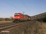 185 249-0 zieht bei Thngersheim ein gemischten Gterzug. 16.02.08