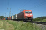 185 175-7 zieht mit einem Containerzug bei Oberdachstetten gen Süden. 08.06.24
