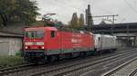 BR 143 637 holte 185 572-5 aus Hamburg ab und fuhrt Durch HH-Harburg.  19.Oktober 2024