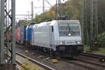 BR 185 566-7 D-AKIEM + 204 016-0 (204 314-9 D-PRESS) mit Containern bei der Ausfahrt HH-Harburg Gterbahnhof Richtung Hafen.   9.Oktober 2025