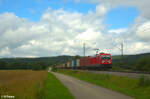 187 111 zieht bei Pölling ein Containerzug nach Regensburg 13.07.24