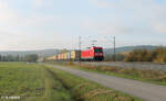 187 183 zieht bei Pölling ein DHL Containerzug in Richtung Regensburg. 26.10.24