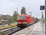 BR 193 374 von DB Cargo AG mit Mischer durch HH-Bergedorf -> Tiefstack. 28.05.2025