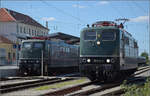 4. Nrdlinger Eisenbahnfest.

151 001 macht sich bereit fr einen Leerzug nach Mnchen, der am Folgetag die Gste des Dampffests ins Museum bringen soll, whrend 151 016 sich gleich dazugesellt, um ein Sandwich zu bilden. Nrdlingen, Juni 2025.