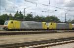 Lokomotion in Folge, so wie sie einst nacheinander das Werk verlieen! ES 64 F4-023 + ES 64 F4-024, aufgenommen am 08.07.08, bei der Durchfahrt durch den Bahnhof Rosenheim.