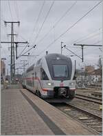 Der IC 380 von Zürich nach Stuttgart erreicht den Bahnhof von Singen.


15. März 2025