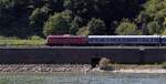GfF 110 459-5 mit einigen Wagen des  Wupper-Lahn Express  unterwegs am Rhein gen Bingen. Kestert 11.08.2025