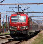 12:30h in Pattburg und die ELOC/S 193 423-1 verlässt mit dem 6 Wagen Snälltåget Pattburg gen Süden. 21.06.2025