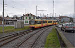 Die Strassenbahn 'Be 4/8 003' alias 94 800 450 003-9 D-TVYS begibt sich in Chavornay auf die Rückfahrt nach Orbe. Dezember 2025.