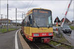 Die Strassenbahn 'Be 4/8 003' alias 94 800 450 003-9 D-TVYS kommt aus Orbe in Chavornay an. Dezember 2025.
