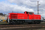 Portrait der im Neulack glänzenden 294 665-5 im Bahnhof Dillingen (Saar) am 24.03.2025.