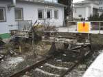 Haben ihre besten Jahre lange hinter sich: Prellbcke im Bahnhof
von Prien am Chiemsee. Im Vordergrund das Gleis der Chiemgau-Bahn,
hinten ein nicht mehr bentztes Verladegleis. Aufgenommen am
3. Januar 2009.
