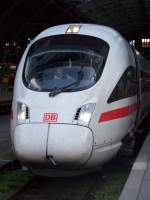 Auch wenn dieses Bild fr manchen von euch nix sagt, bei mir lsst es mich wieder im 7. Himmel schweben. Immer wenn ich dieses Bild sehe fhle ich gleich wieder das Bauchkribbeln und trume davon, wie es so WRE als ICE-T Lokfher auf der Fahrt von und nach Leipzig. Viele bunte Knpfe drfte ich bettigen und ... (ach ich trume schon wieder)