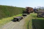 ein Tiefladewagen im Gartenbahnformat. April 2007