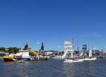 (275'339) - 836. Hafengeburtstag mit Schiffsparade am 9. Mai 2025 auf der Elbe in Hamburg