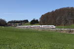 412 213 als  ICE 114  aus Mnchen kommend am 8. April 2025 bei Axdorf im Chiemgau.