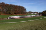 412 204 als  ICE 114  mit Fahrtziel Dortmund am 4. November 2025 bei Axdorf im Chiemgau.