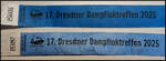 Diese Einlassbänder gab es zum 17. Dresdner Dampfloktreffen am 12. und 13.04.2025 und sollen Auftakt für eine Serie von weiteren Bildern vom Dampfloktreffen sein. Es waren sehr viele Dampfloks, Diesel- und E-Loks von verschiedenen Unternehmen und Vereinen als Gäste zu sehen. Bei der Veranstaltung gab es auch Sonderfahrten und Doppelausfahrten mit Sonder- und Fotozügen. Dazu noch eine Abendveranstaltung bei der sich die Dampfloks und Diesellok angeleuchtet auf der Drehscheibe präsentierten.