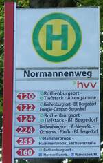 (275'014) - hvv-Haltestellenschild - Hamburg, Normannenweg - am 8. Mai 2025
