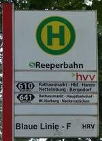 (275'295) - hvv-Haltestellenschild - Hamburg, Reeperbahn - am 9. Mai 2025