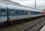 Blauer Silberling D-GfF 50 80 84-34 240-3 Bnrdz im Sandwich zwischen 185 391 und 185 394. Duisburg, Februar 2026.