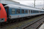 Blauer Silberling D-GfF 50 80 22-35 706-7 Bnrz im Sandwich zwischen 185 391 und 185 394. Duisburg, Februar 2026.