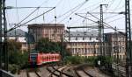 S-Bahn RheinNeckar vor dem Mannheimer Schloss auf dem Weg nach Ludwigshafen.