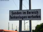 Ganz wichtig, damit das evtl. in die Grube der Tankstelle tropfende schwarze Gold nochmal genutzt werden kann. Tag der offenen Tr, Rbf Wustermark, Mai 2009