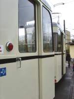 Schmale Tren (einteilig) sind ein Kennzeichehn fr die REKO-Wagen, der Typ Gotha hat breite, zweiteilige Tren. Berlin-Hohenschnhaus Oktober 2009