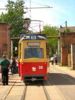 Vor der nchsten Sonderfahrt - LOWA-Tw 38 in der Bachgasse - 9. 5. 2009