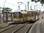 Niederflurbahn und T24/B24-ZUg bei der Warschauer Brcke, Berlin Juli 2009